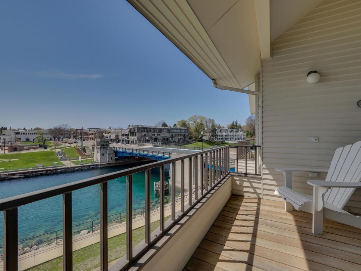 359 Edgewater Inn Шарлевой Екстер'єр фото